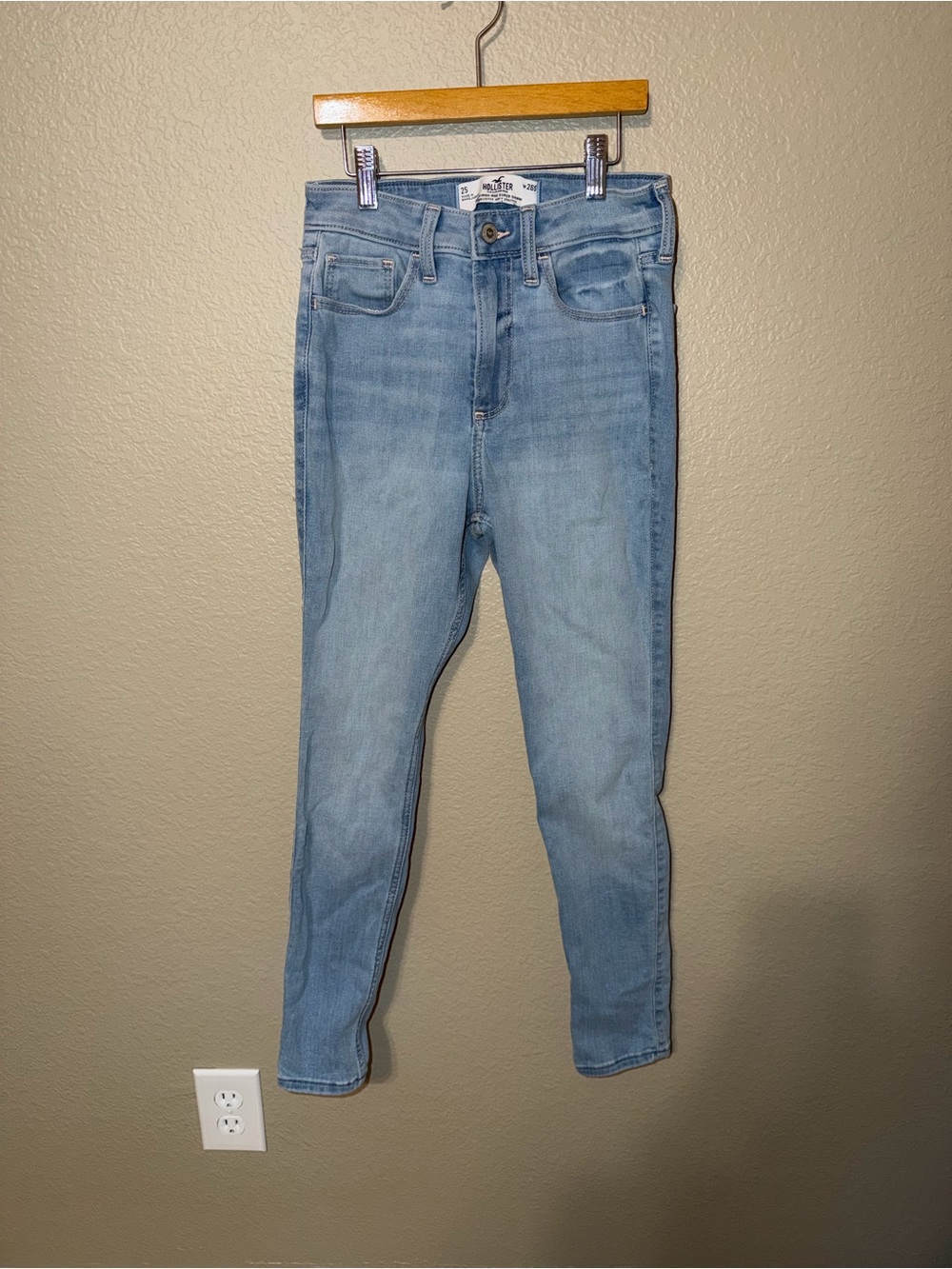 Hollister Women's Light Blue High-Rise Skinny Jeans